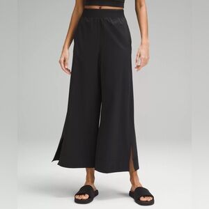 Lululemon Stretch Woven Wide-Leg High-Rise Crop Pant Size M in Black